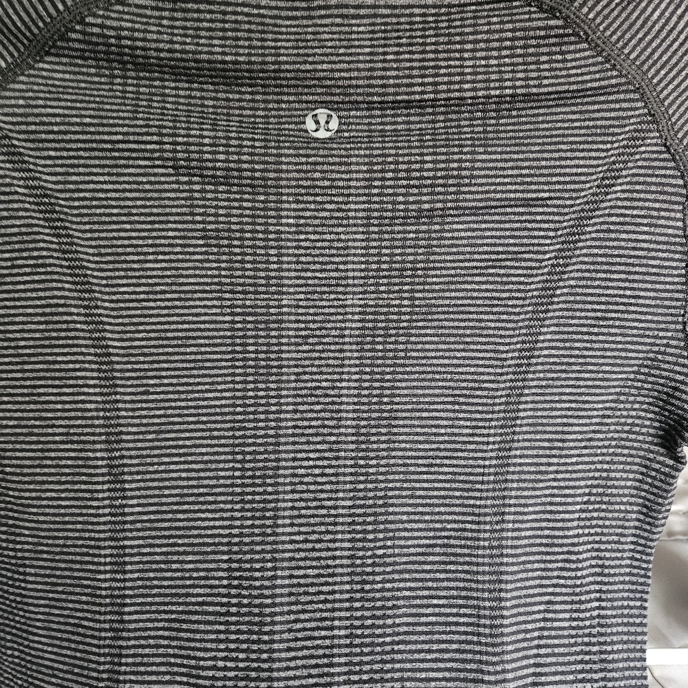 Lululemon Swiftly Tech Long Sleeve  Top Sz 4 Metal Dark Gray Micro Stripe - Picture 5 of 7